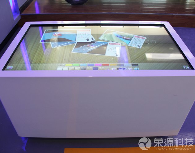 交通事故責(zé)任認(rèn)定觸摸茶幾