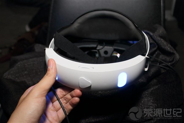 虛擬現(xiàn)實頭戴顯示器5