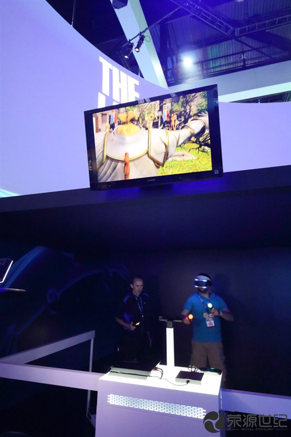 虛擬現(xiàn)實頭戴顯示器11