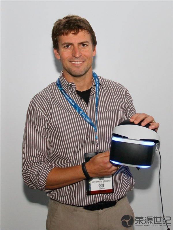 虛擬現(xiàn)實頭戴顯示器15