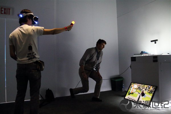 虛擬現(xiàn)實頭戴顯示器14