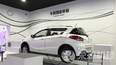 車(chē)輛翻滾體驗(yàn)